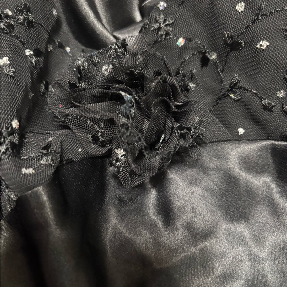 Delicates Black Sleeveless Nightgown and Robe - Picture 7 of 16